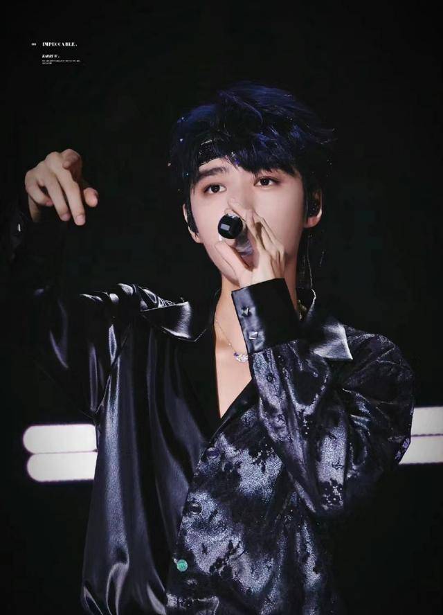 这位狗仔误以为王俊凯是在和女友私会,竟然悄悄地跟踪并