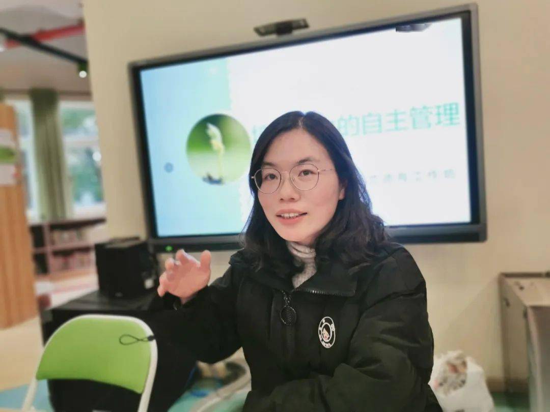 朱静华老师注意培养学生的自主管理能力,并给予学生适当的自主权和