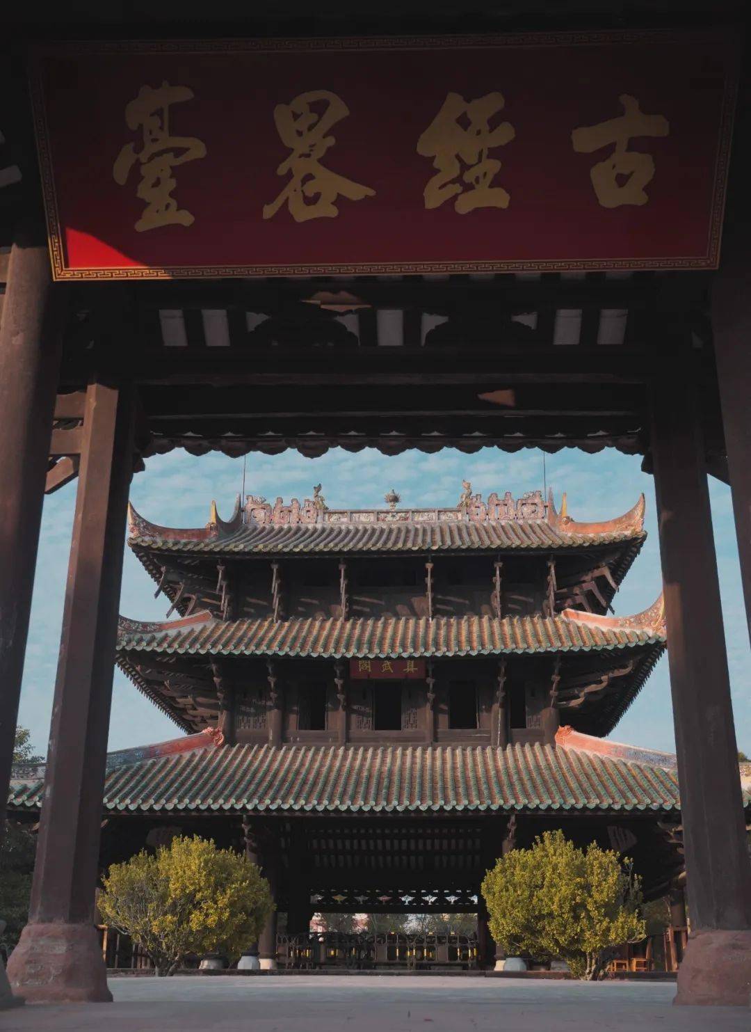 真武阁最神奇之处在于其悬空的内柱,无数游客为此慕名而来.