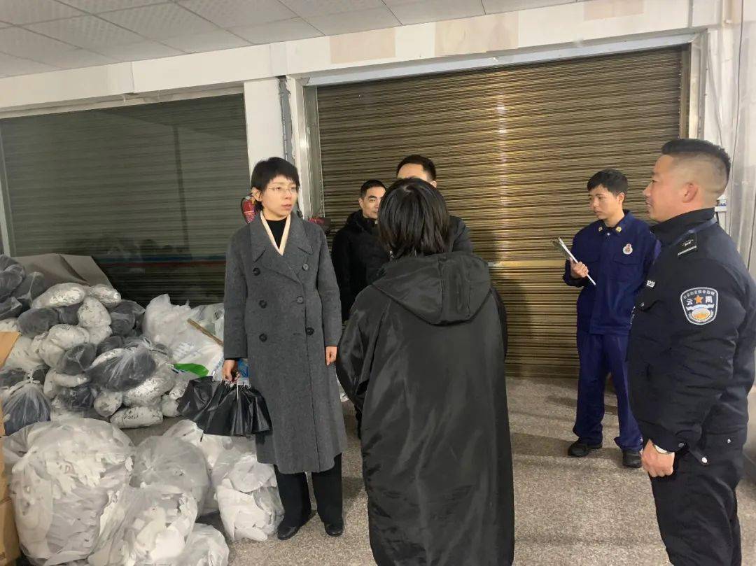 市委常委,市纪委书记,市监委主任朱建芳赴云周街道开展"夜查,夜访"