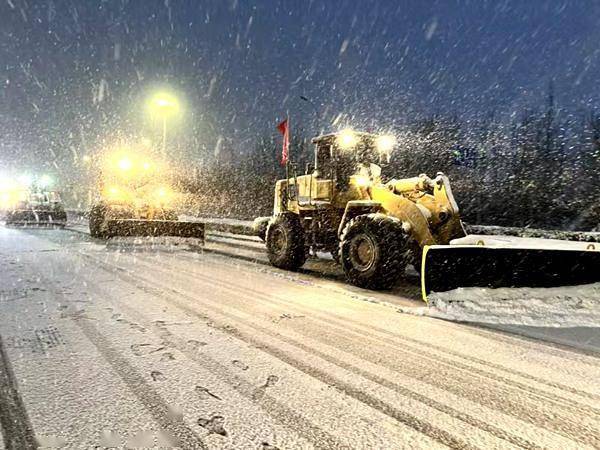 42支公路清雪防滑突擊隊再戰風雪 守護國省幹線安全暢