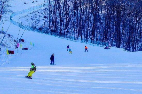 冬日赏丹东:在天桥沟滑雪场感受宛若童话世界的魅力