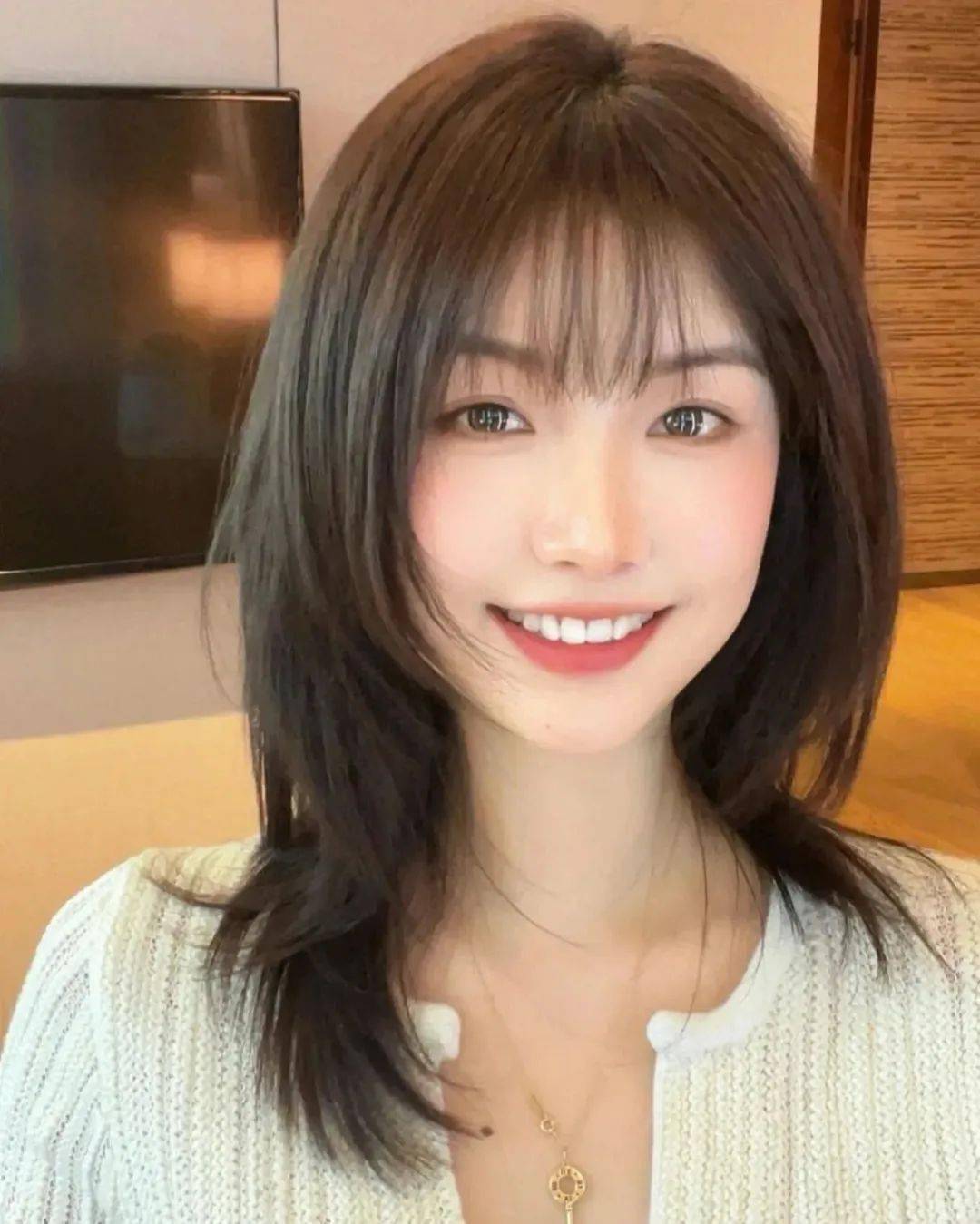 方脸圆脸的女生都剪这些发型