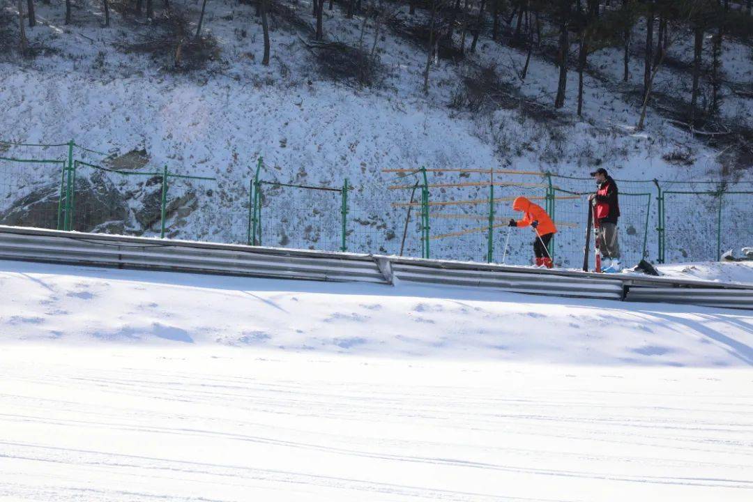 奉化开启滑雪季!快来商量岗滑雪场享受滑雪乐趣!_宁波_雪板_专业