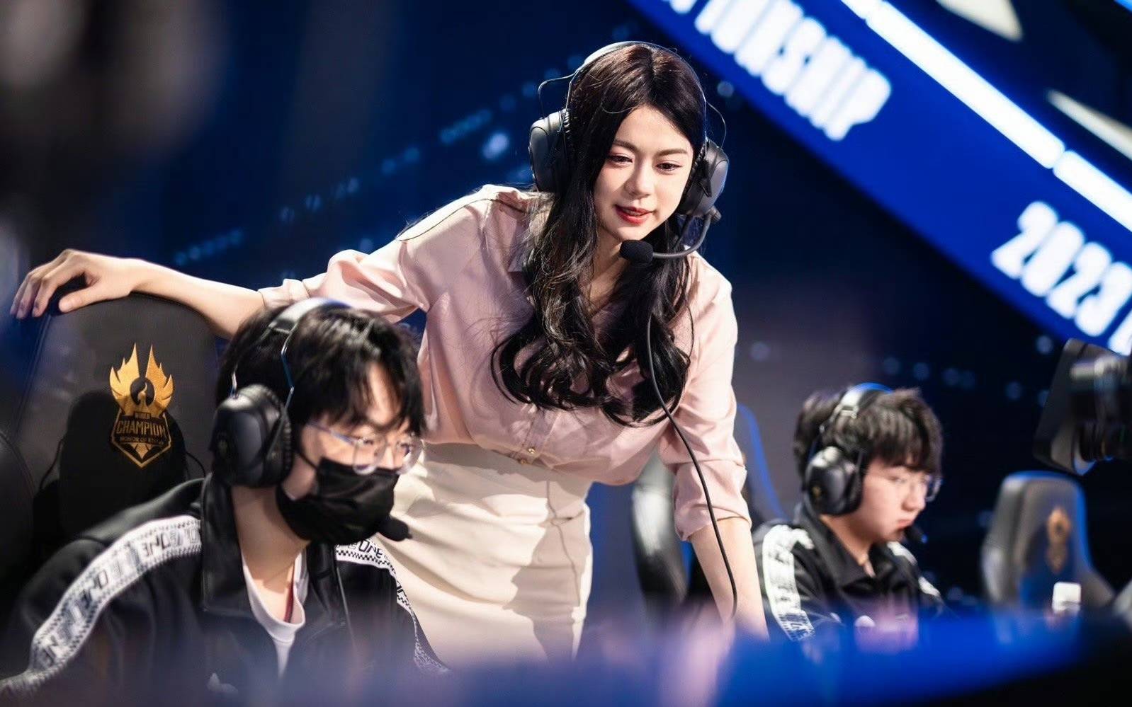 从北大学霸到王者荣耀教练,电竞治好了她的容貌焦虑_姚瑶_时间_战队