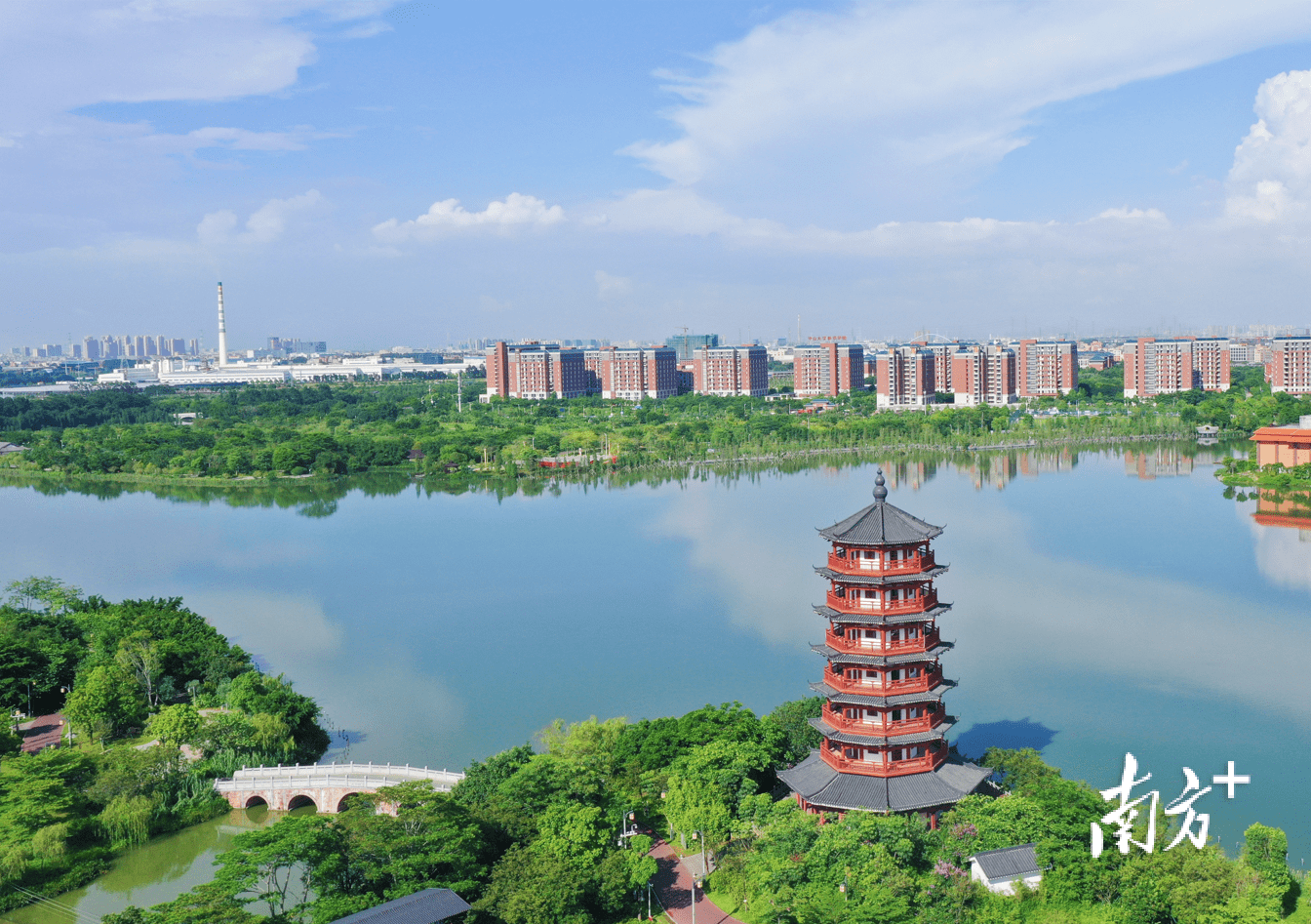 華陽湖地處珠江口東岸,位於東莞與廣州交界的麻涌水鄉片區.