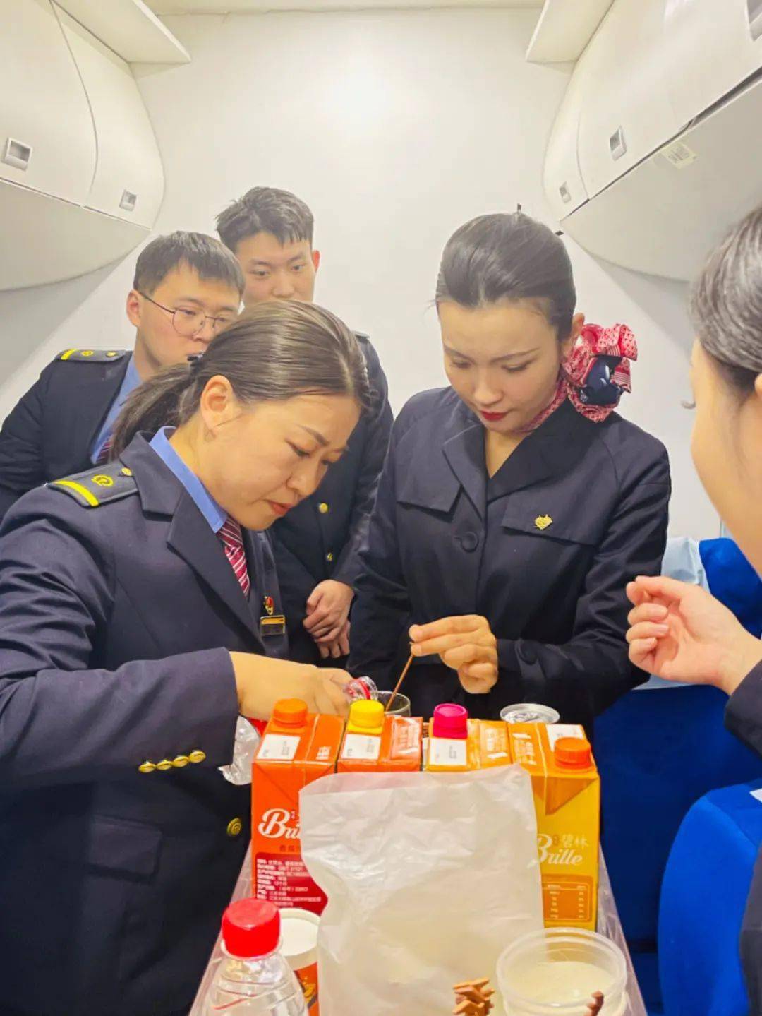 劳模讲故事东航安徽分公司全国级青年文明号"皖鹏"飞行示范组安徽"