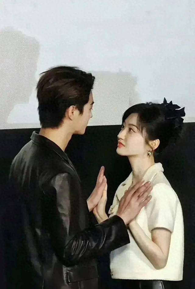景甜陷进去了,景甜许凯像真的!_观众们_关系_亲密合作