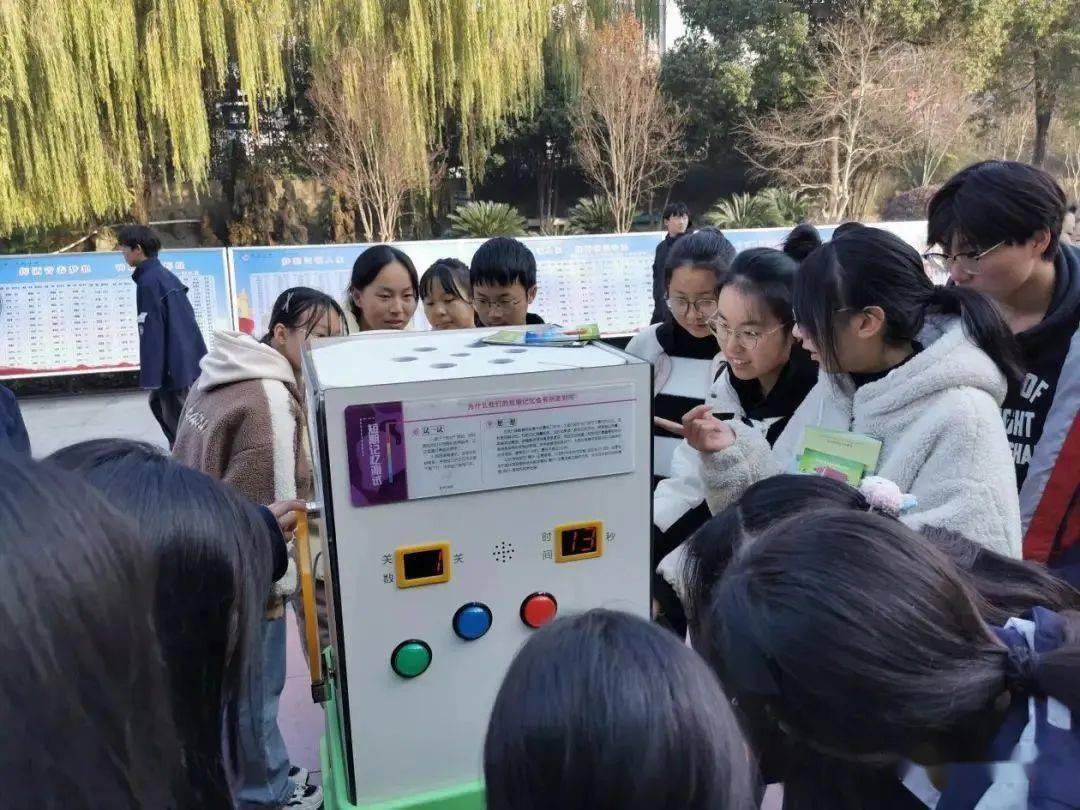 曾都一中举办第五届"凤凰文化节"_科技_随州_学科