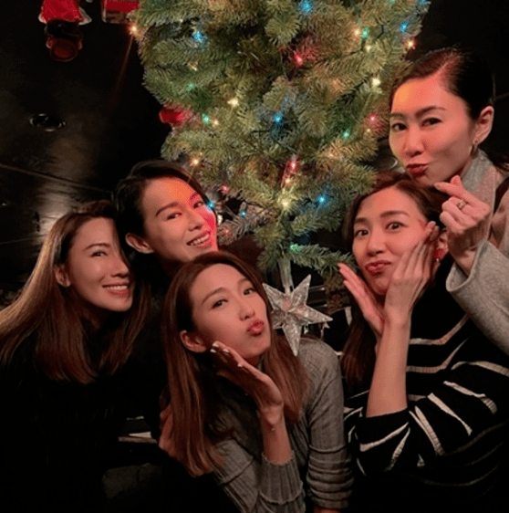 42岁tvb花旦唐诗咏罕晒三点式!