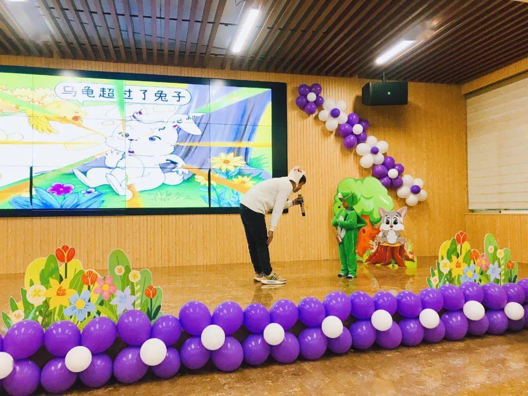 大二班梁筱晗家庭《猜猜我有多爱你》大二班张经宇家庭《狐狸种菜》大