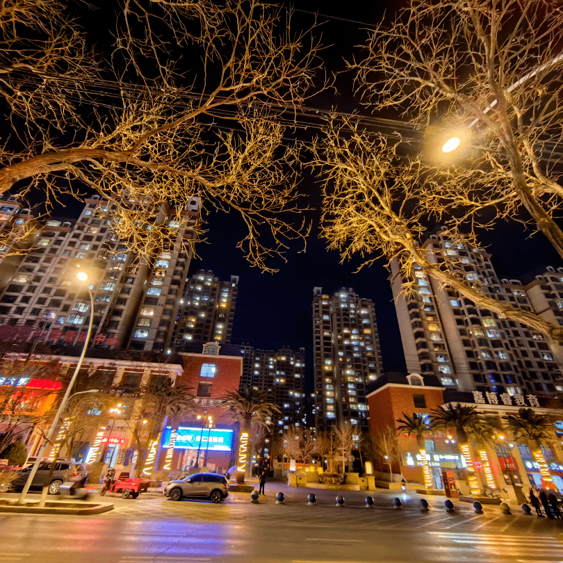 的夜景看见嘉峪关的温暖与安宁华灯初上先秀一张邂逅夜幕下的嘉峪关吧