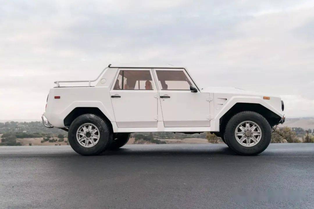 稀有兰博基尼lm002皮卡,白外红内,countach同款v12 | 酷乐汽车_搜狐