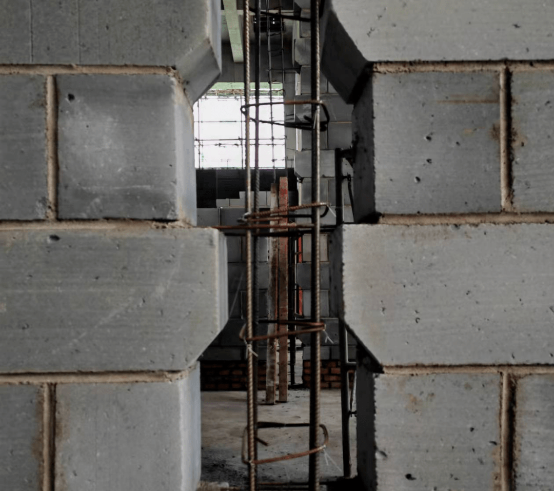 构造柱模板加固做法对于"t"型或"l"型墙体交接部位构造柱可以在两侧