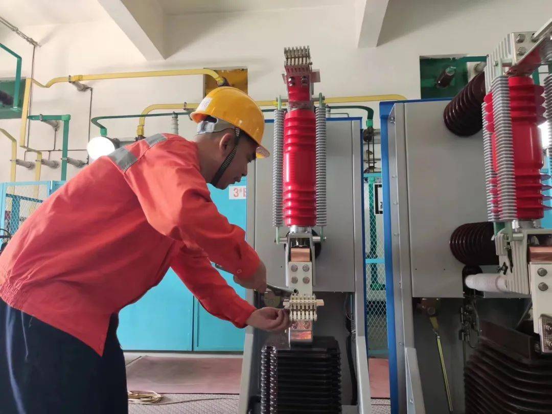 真空断路器航空插头更换主变压器高压套管更换综合自动化系统及交直流