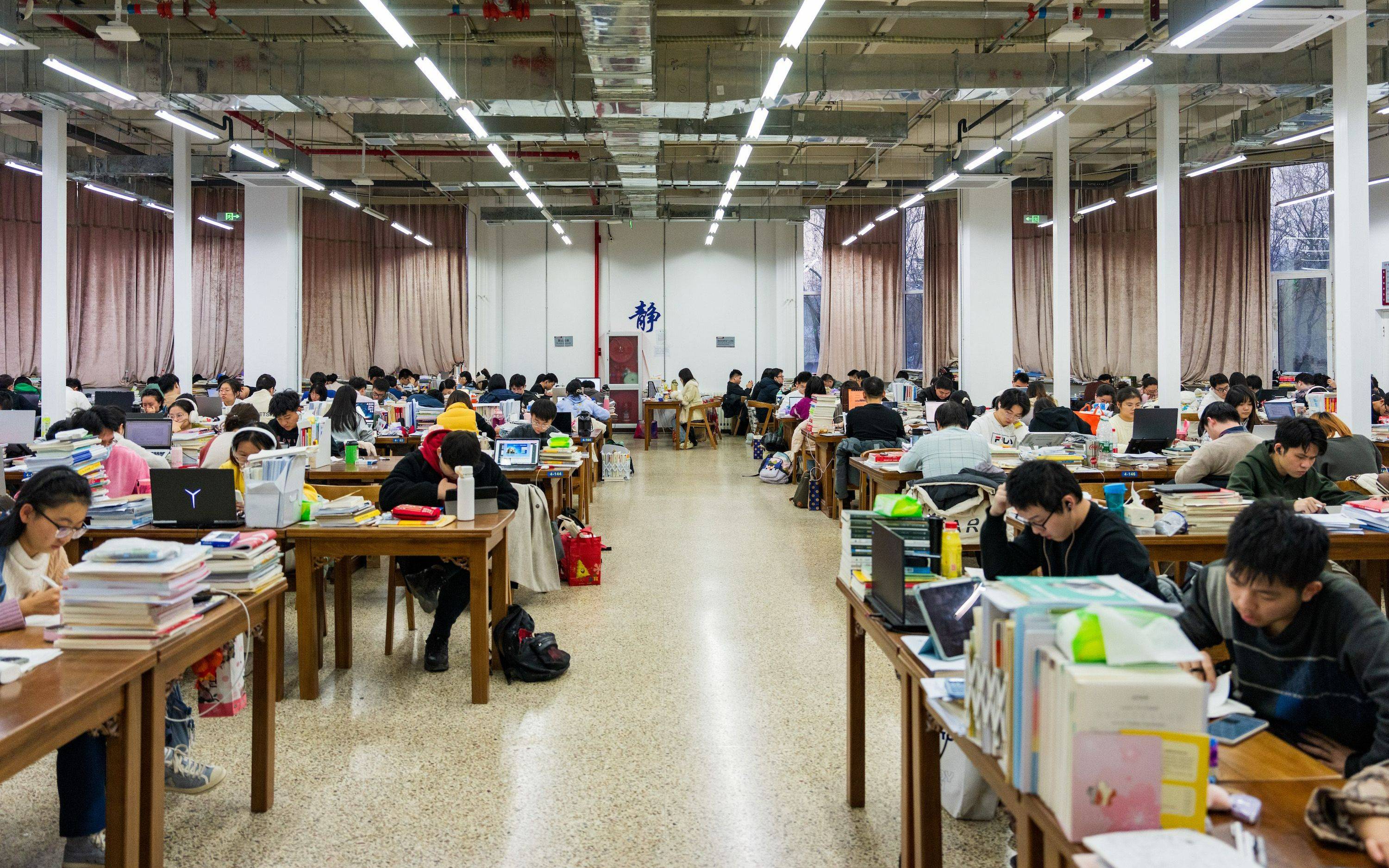 新闻8点见丨2023年度国际新闻盘点;起底锦州娄河涉黑案_世界_巴以冲突