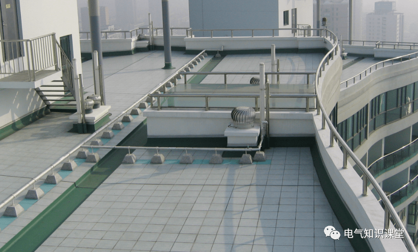 屋顶避雷带的施工规范_mm_焊接_建筑物