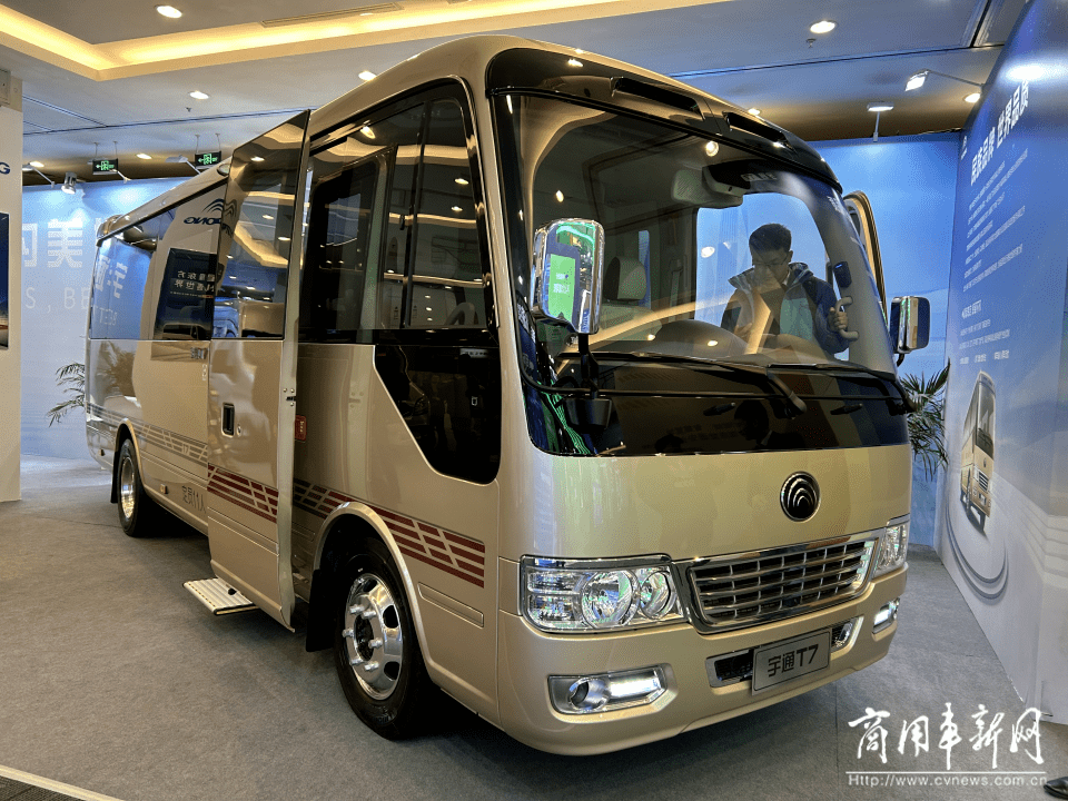 宇通轻客新品亮相北京,"客车大佬"补齐全场景拼图_市场_货运_产品