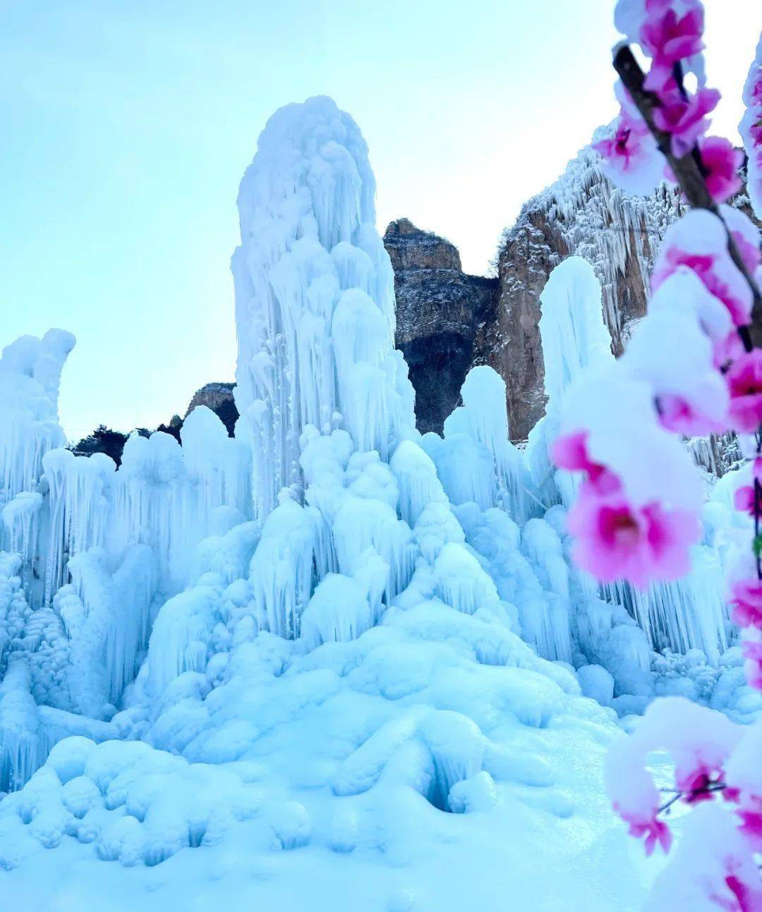 冬日值得打卡的梦幻奇境!冰瀑奇观已上线~_冰挂_冰笋_冰雪奇缘