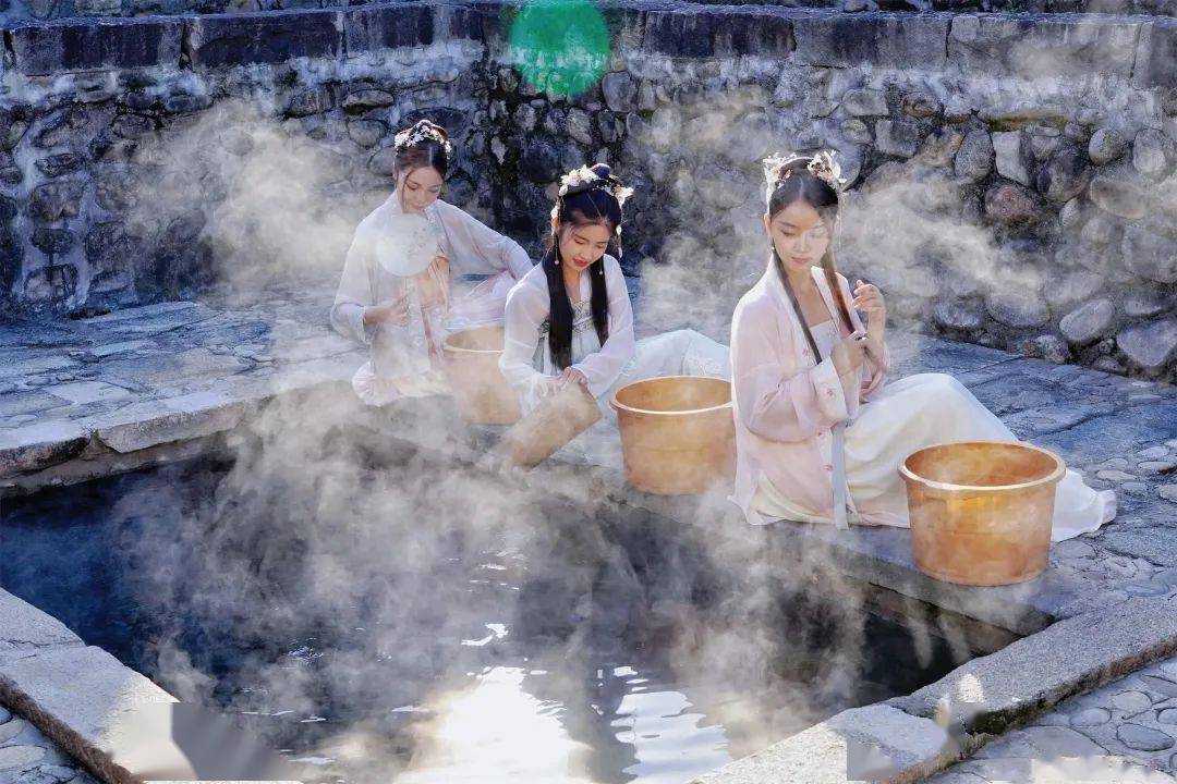 活動內容:舉辦溫泉取水儀式地點:溫湯鎮古井公園時間:2024年1月1日