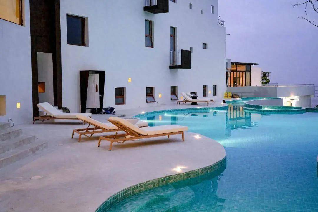 这里是五彩斑斓的霞浦,住同款270°无遮挡海景民宿丨拾间海_生活_泳池