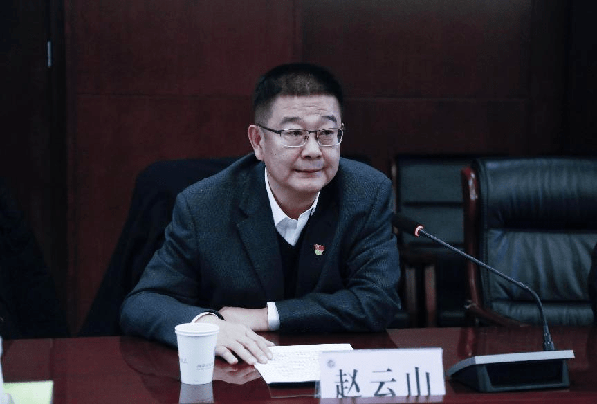 附属医院党委副书记,院长赵海平作表态发言,他表示