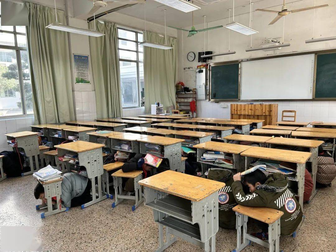 以"练"筑防,临"震"不慌——记义乌市黎明湖小学防地震防踩踏安全疏散