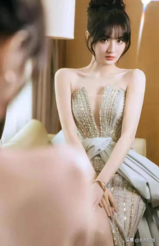 徐璐:内娱白富美,一袭白裙,纯洁如同白纸_外貌_魅力_演技