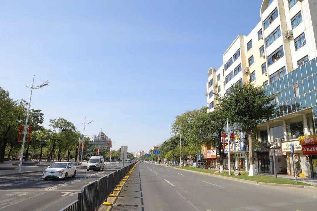 据悉,中心区慢行系统改造工程主要涉及镇中路核心段,望牛墩立交环线及