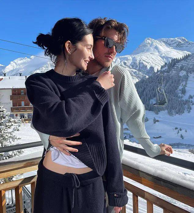 让大家哭红了眼的女孩,宣布分居!_梅朵_沃克_丈夫