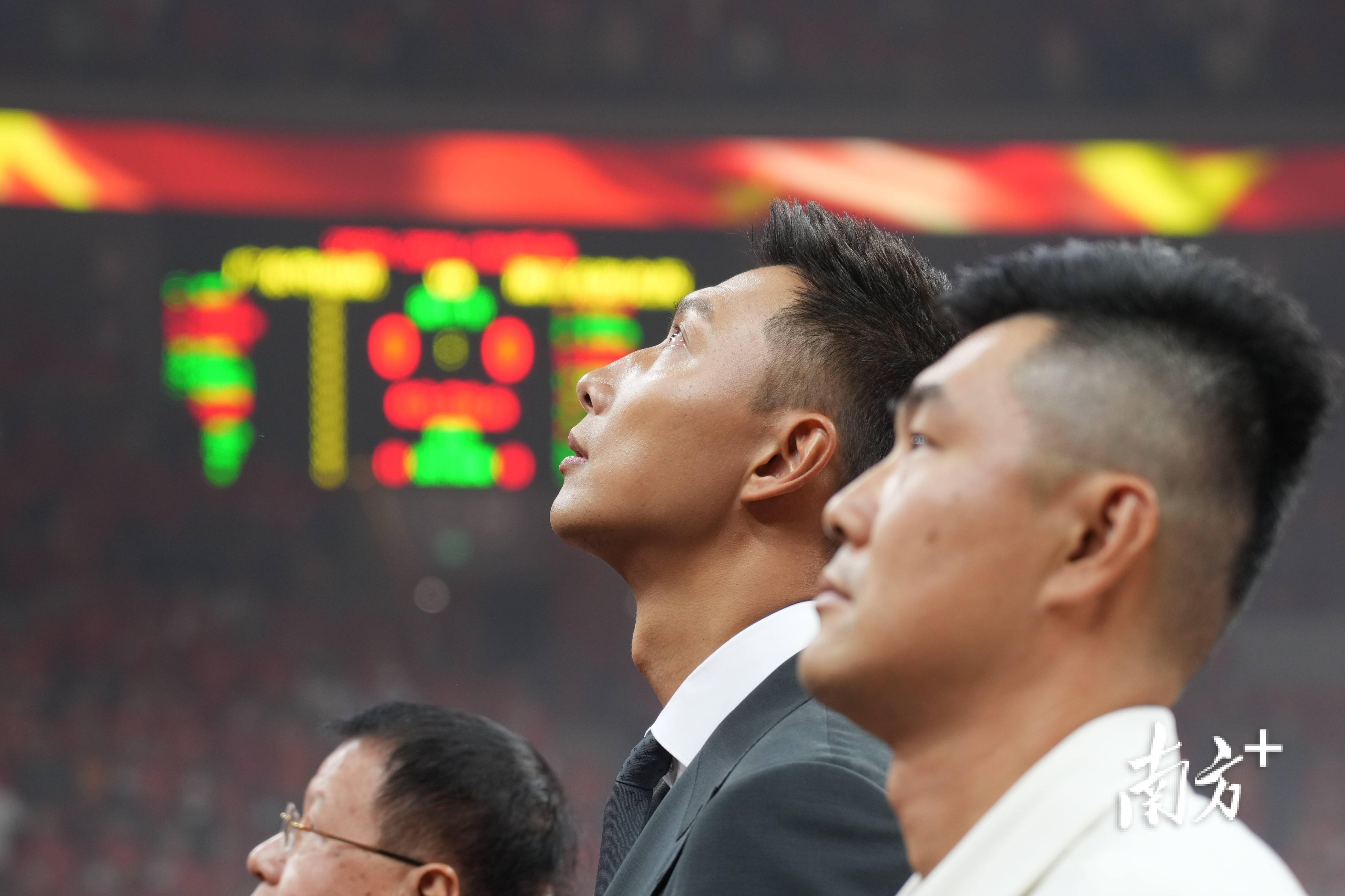 高清大图|"易""9"爱你,易建联球衣退役仪式在东莞举行_比赛_南方_1