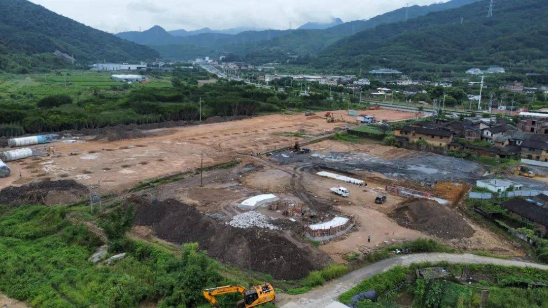 据悉,龙岩新机场建设项目推荐场址位于新罗东肖,红坊与永定培丰三镇