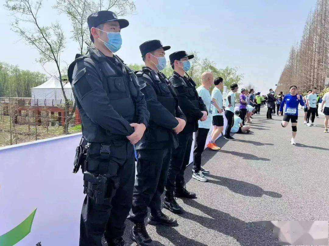 你好!这里有一份上海崇明公安的年度报告请注意查收!_群众_安保_平安