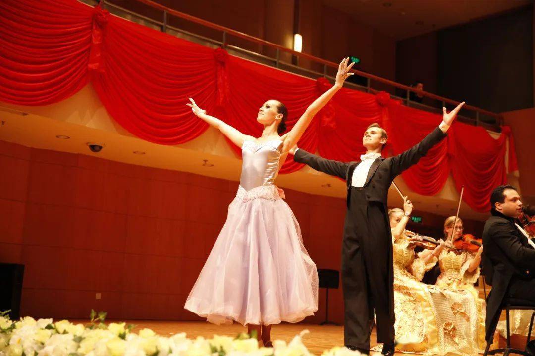 曲目单1,《阿尔布雷希特大公进行曲》 曲:卡尔·科姆扎克2,伯爵夫人