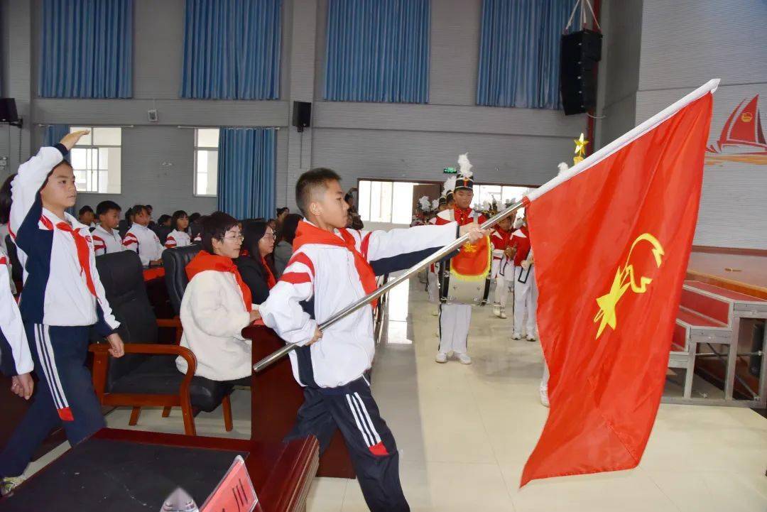 古城区文荣学校少先队迎来"新鲜血液"_少先队员_红领巾_光荣