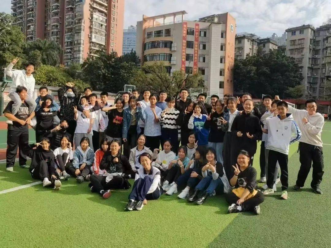 广州市铁一中学无校服日活动衣展风彩乘风破浪