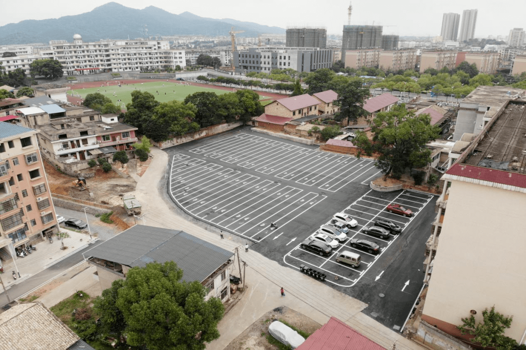 分宜中學東側停車場07位於分宜縣鈐豐西路南側,松湖公園東側,佔地面積