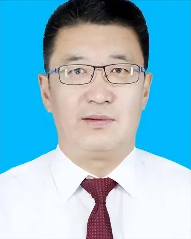 他长期在吉林省工作,曾任长春市水利局局长,长春市水务局局长,党组