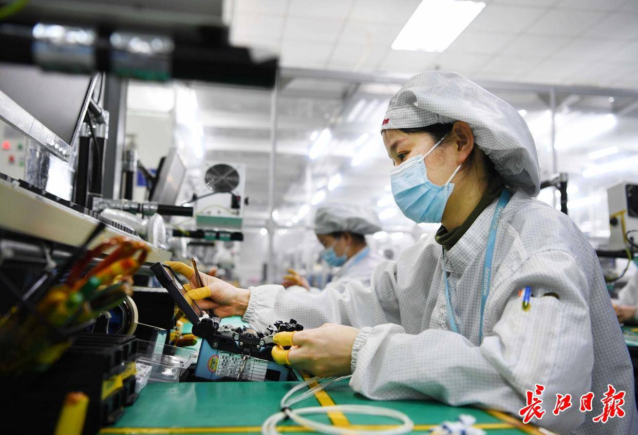 生产线上的跨年夜_武汉_光迅科技_处理