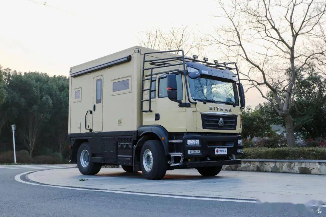 乔翔重汽汕德卡升顶版 全景露台 四驱越野 领略户外探险魅力_搜狐汽车