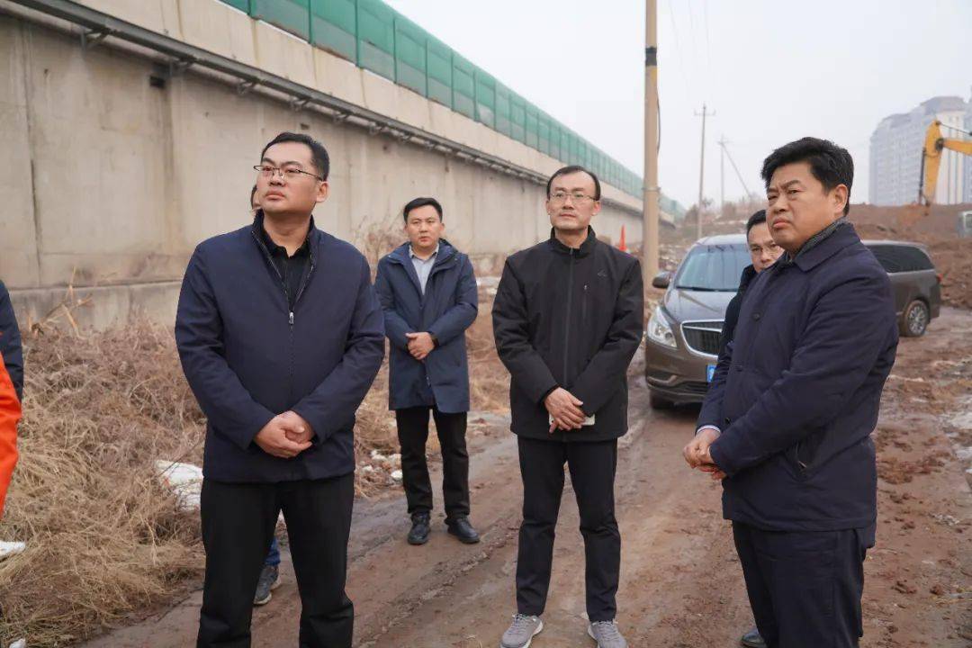 1月2日,邹平市委常委,副市长刘志峰,邹平市副市长肖军伟到鲁皖成品油