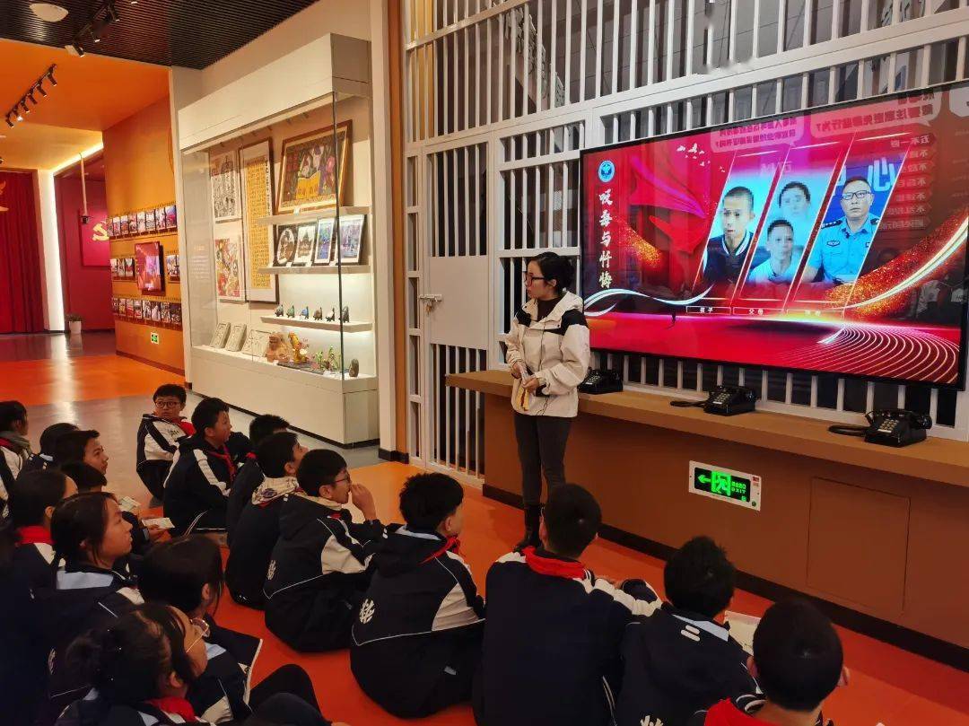 南岸:参观禁毒教育基地 共筑拒毒思想堡垒_重庆市_南岸区_毒品