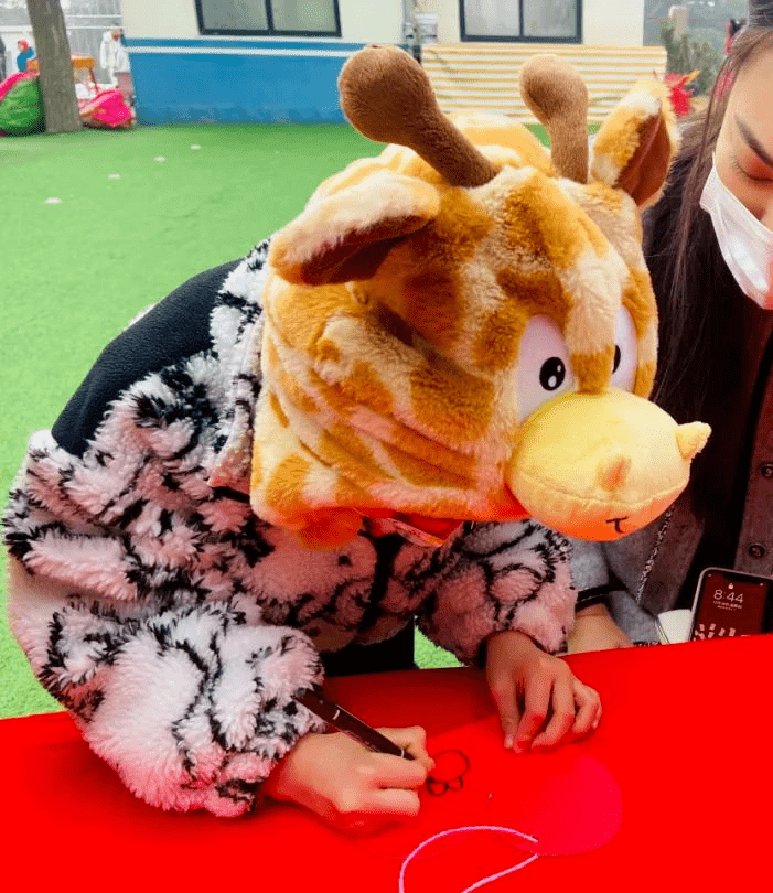 【精彩瞬间】捏面人,做糖画,跑旱船,萌娃游园庆元旦_红岛街道_幼儿园